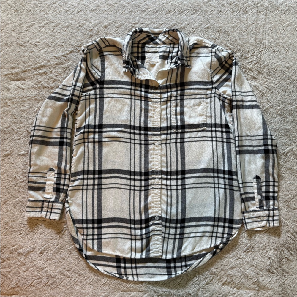 American Eagle Outfitters Black and Cream Flannel